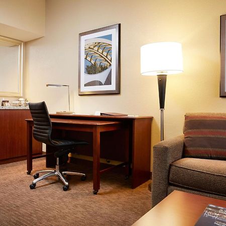 Doubletree Suites By Hilton Hotel Cincinnati - Blue Ash Шаронвілл Екстер'єр фото