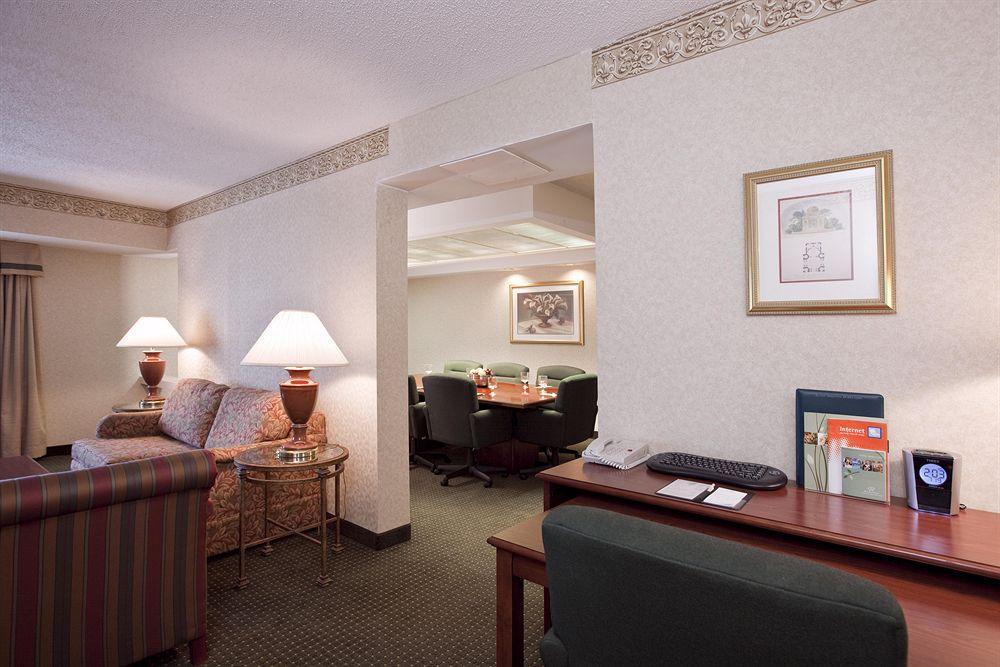 Doubletree Suites By Hilton Hotel Cincinnati - Blue Ash Шаронвілл Номер фото