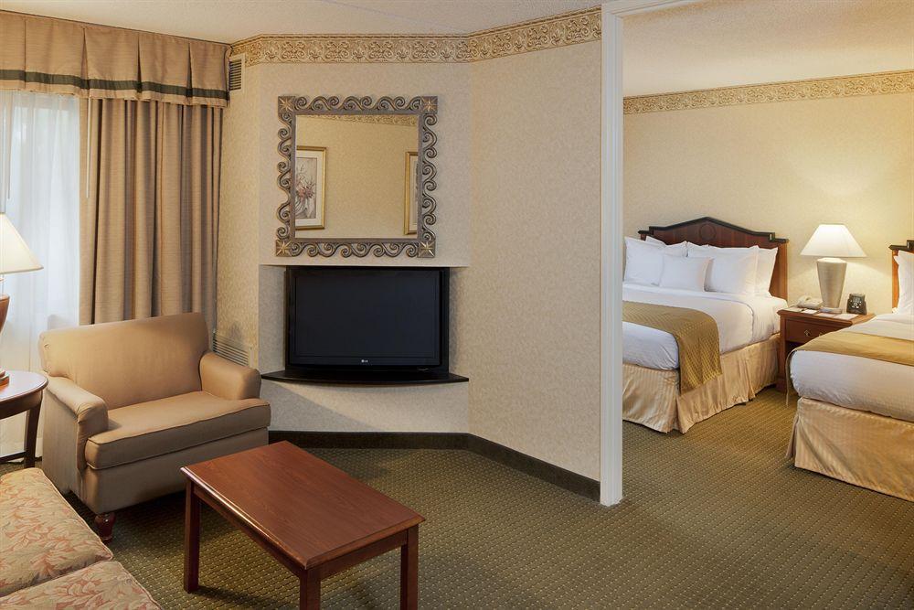 Doubletree Suites By Hilton Hotel Cincinnati - Blue Ash Шаронвілл Номер фото