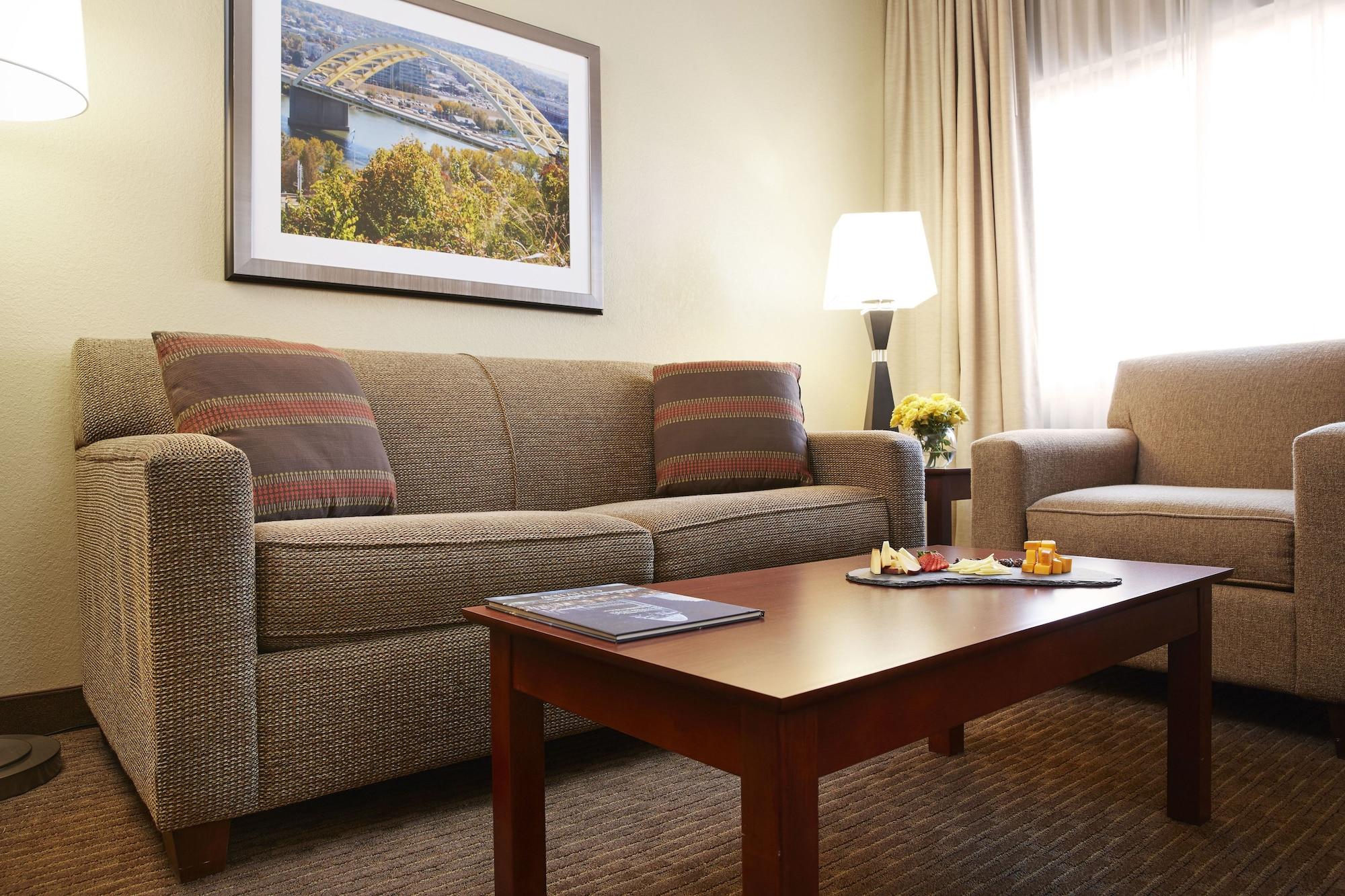 Doubletree Suites By Hilton Hotel Cincinnati - Blue Ash Шаронвілл Екстер'єр фото