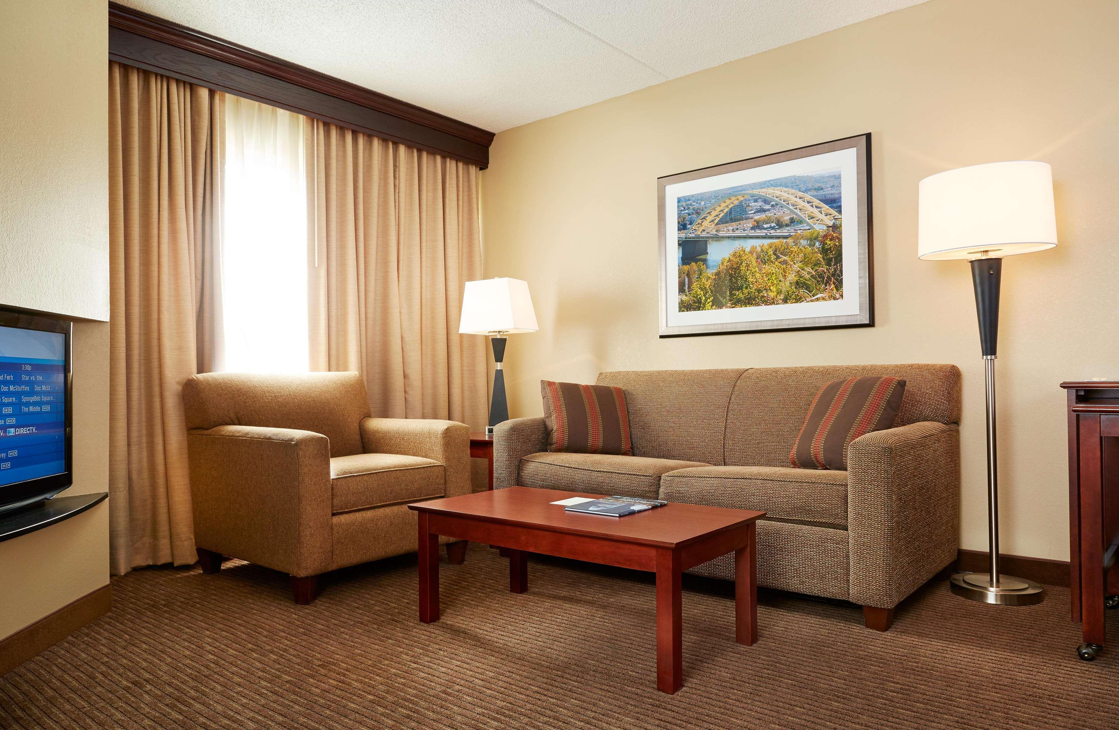 Doubletree Suites By Hilton Hotel Cincinnati - Blue Ash Шаронвілл Екстер'єр фото