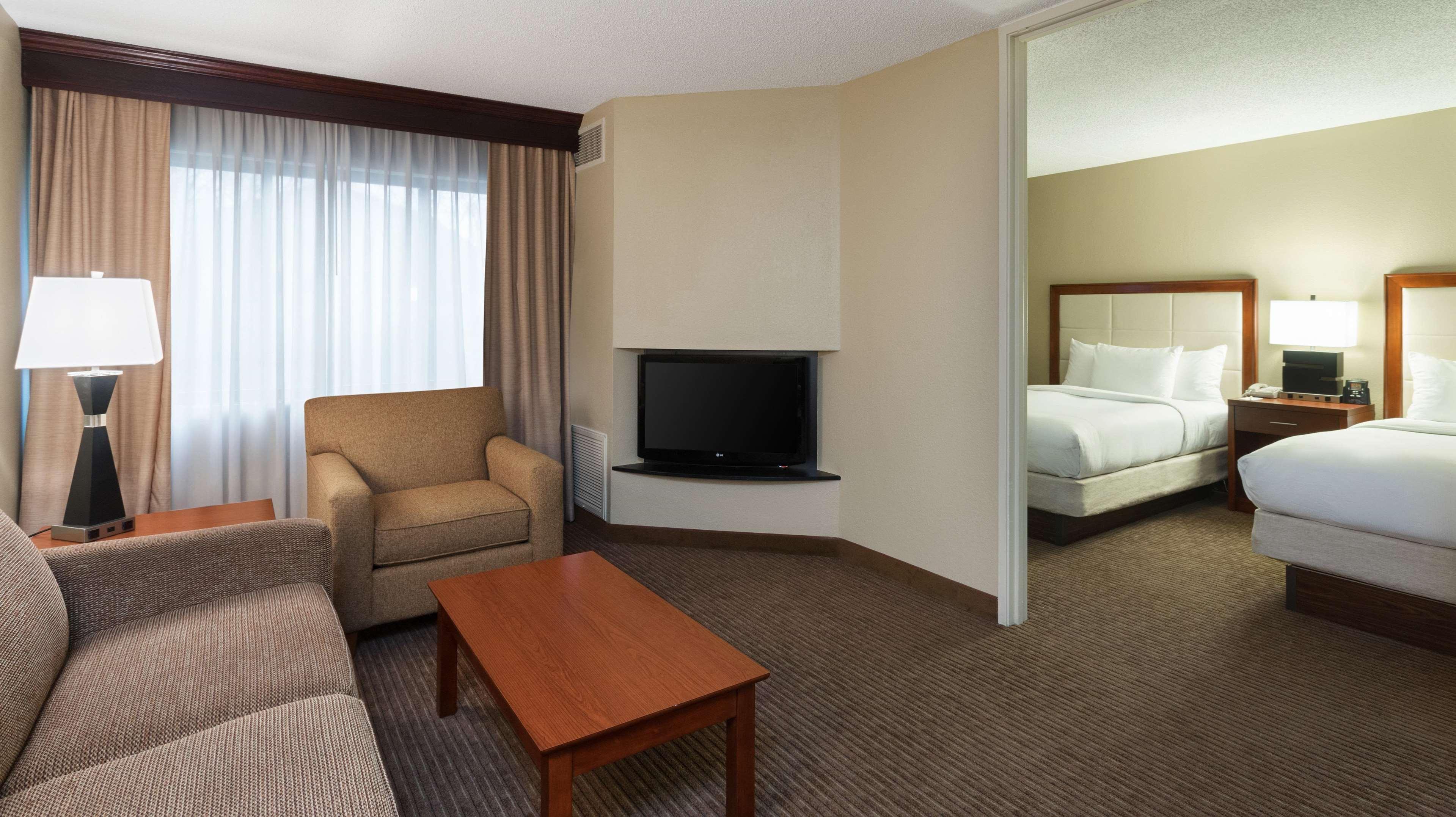 Doubletree Suites By Hilton Hotel Cincinnati - Blue Ash Шаронвілл Екстер'єр фото