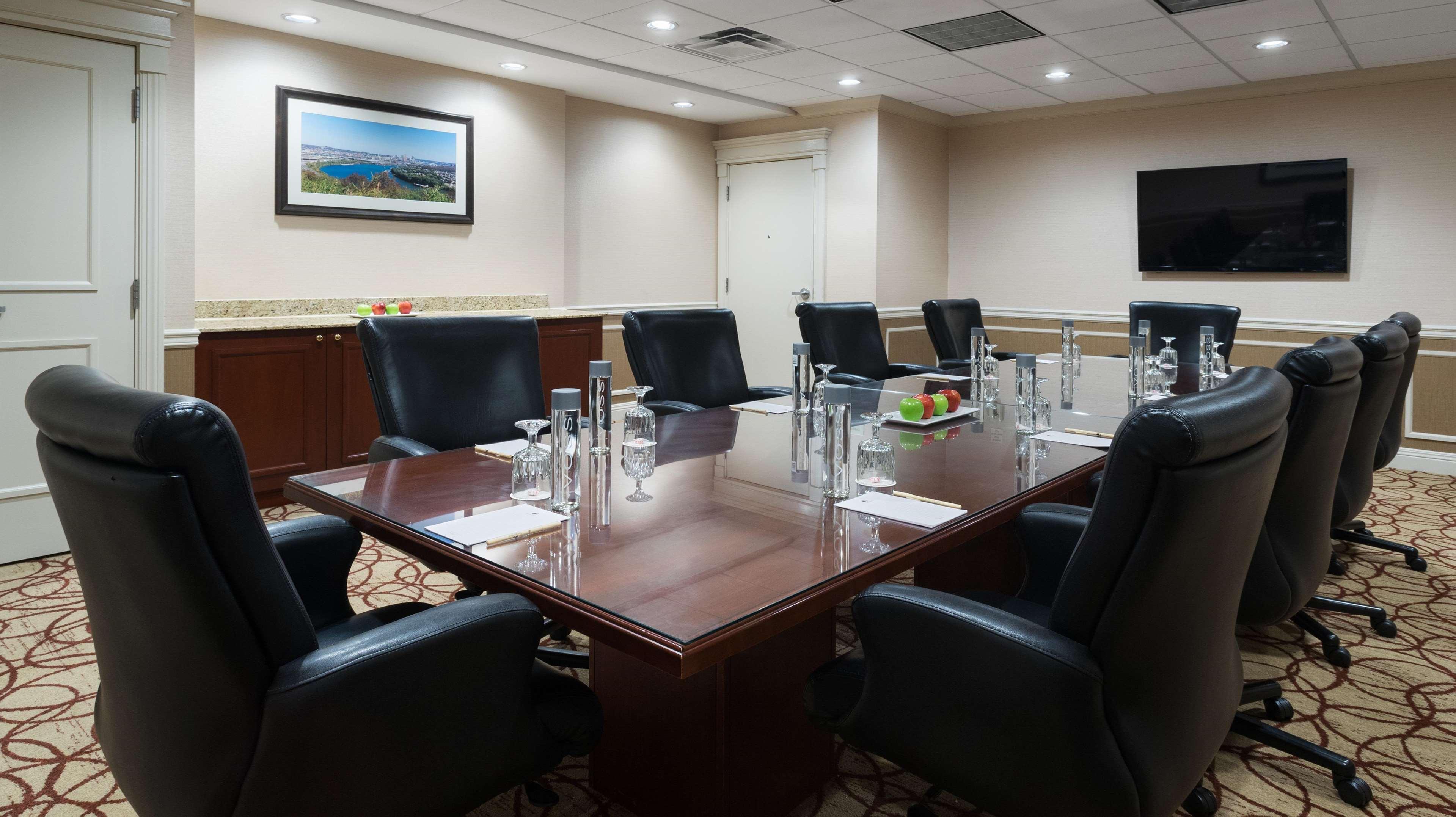 Doubletree Suites By Hilton Hotel Cincinnati - Blue Ash Шаронвілл Екстер'єр фото