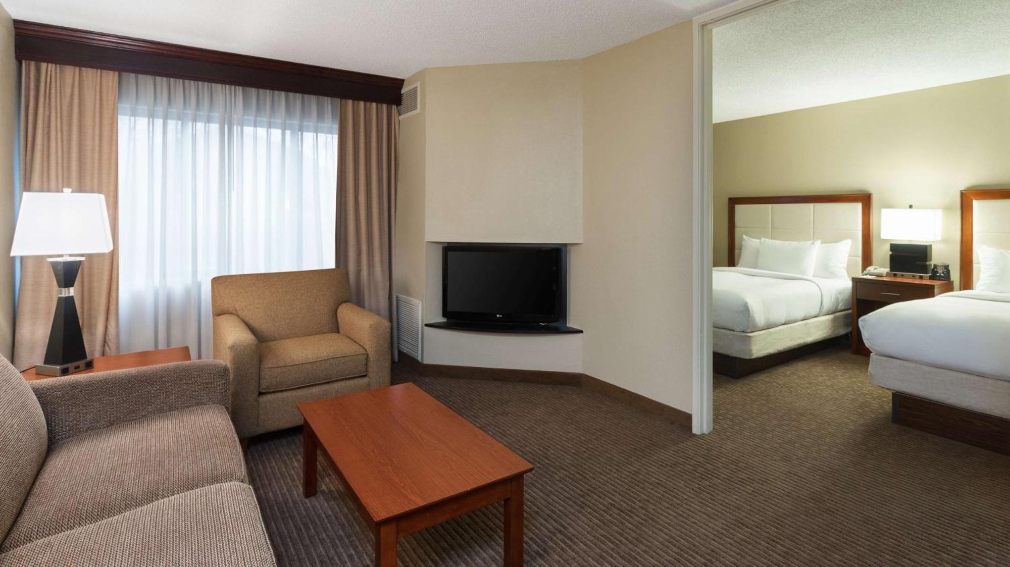 Doubletree Suites By Hilton Hotel Cincinnati - Blue Ash Шаронвілл Екстер'єр фото