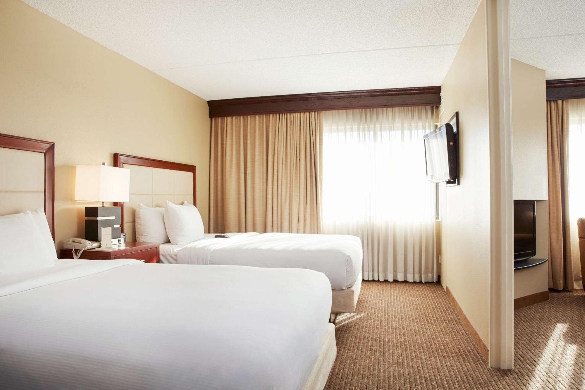 Doubletree Suites By Hilton Hotel Cincinnati - Blue Ash Шаронвілл Екстер'єр фото