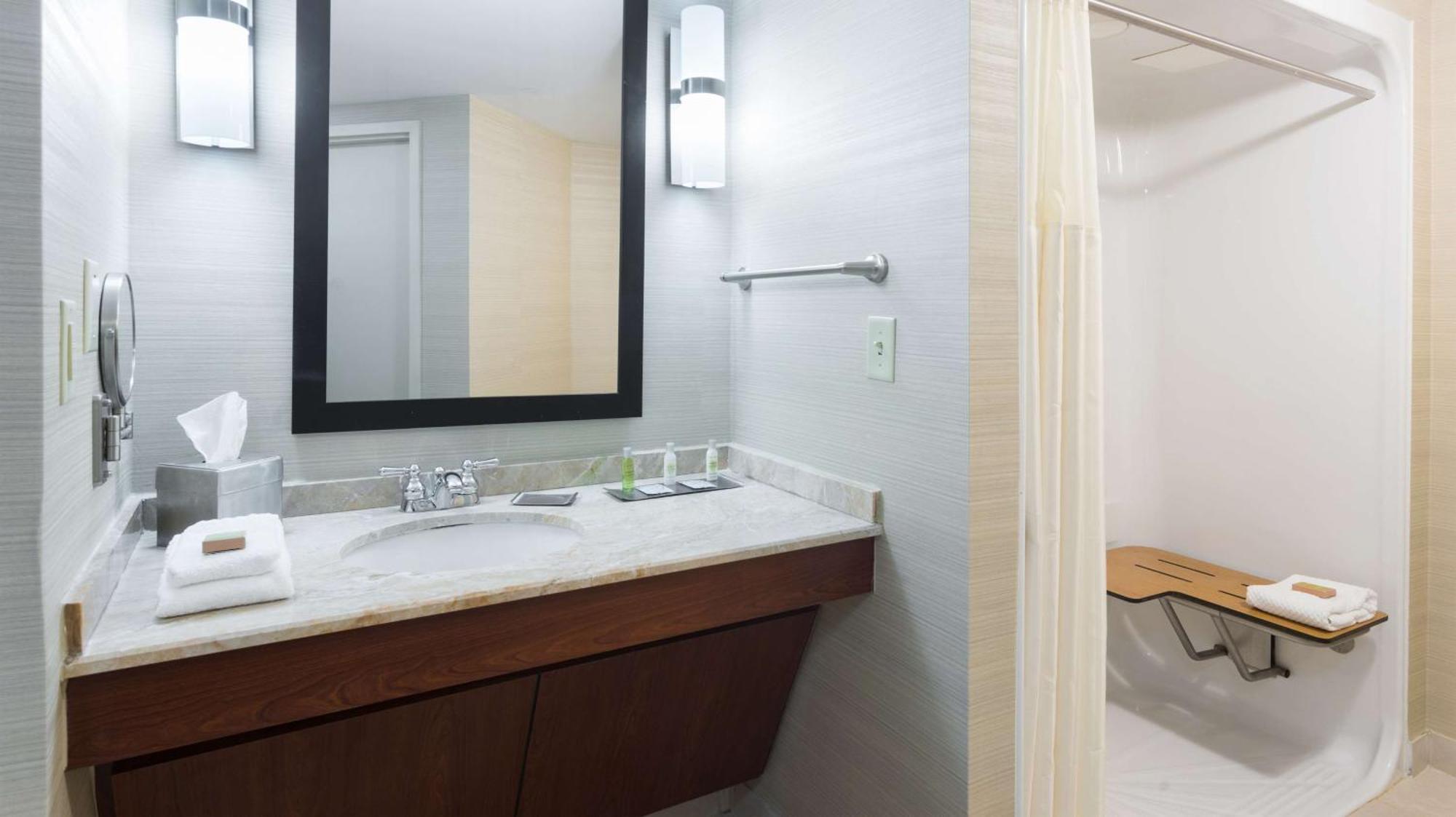 Doubletree Suites By Hilton Hotel Cincinnati - Blue Ash Шаронвілл Екстер'єр фото