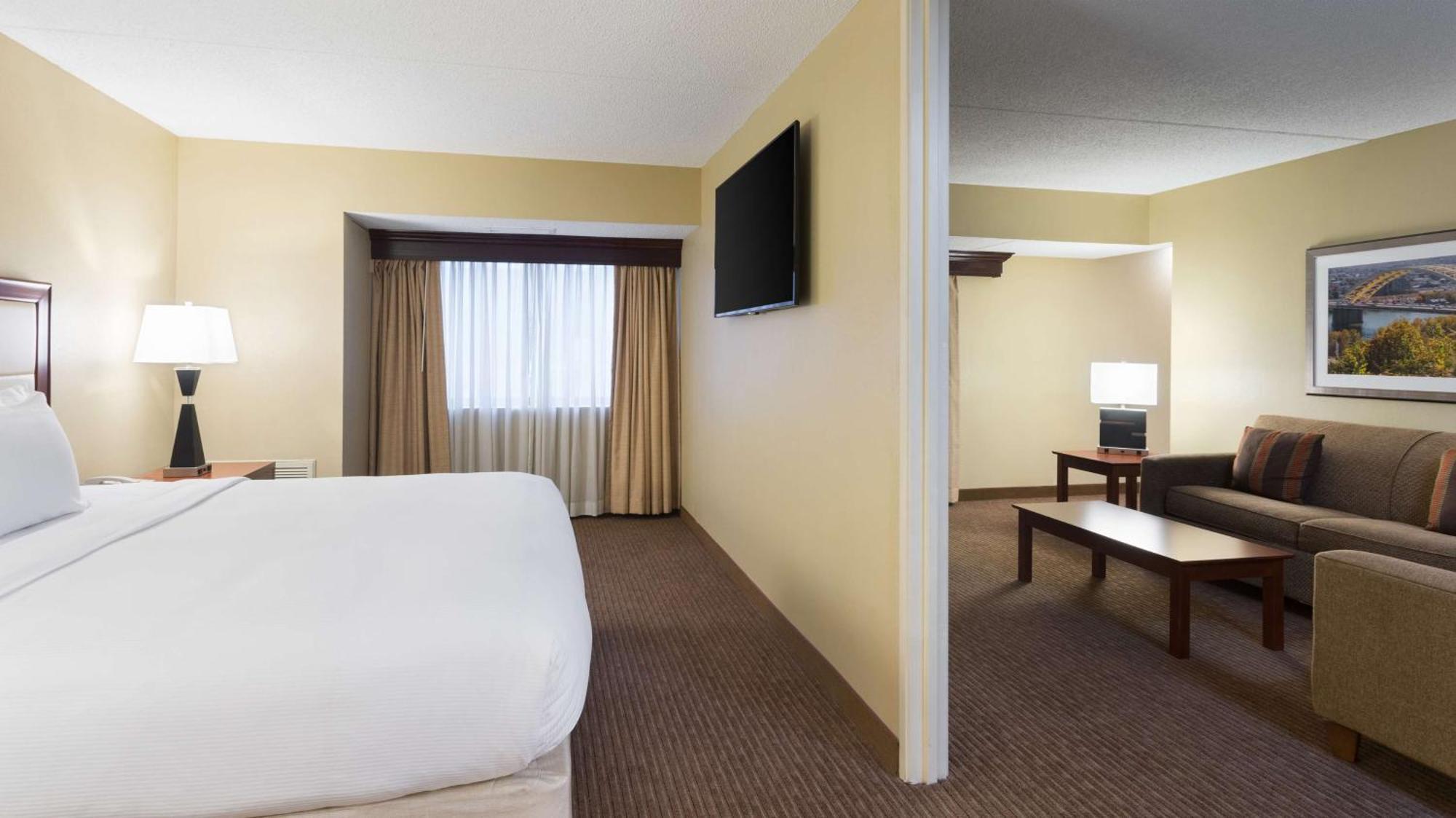 Doubletree Suites By Hilton Hotel Cincinnati - Blue Ash Шаронвілл Екстер'єр фото