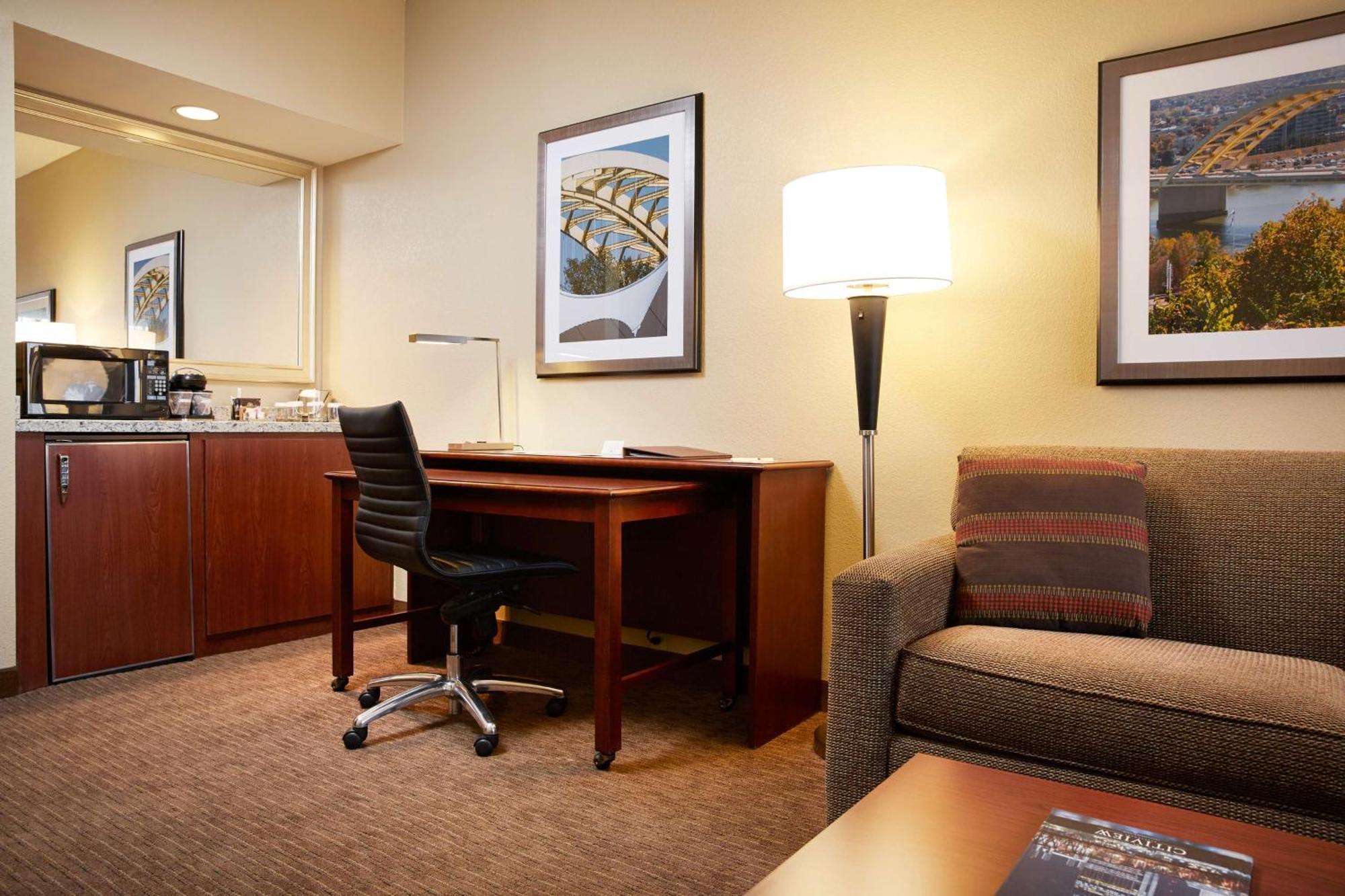 Doubletree Suites By Hilton Hotel Cincinnati - Blue Ash Шаронвілл Екстер'єр фото