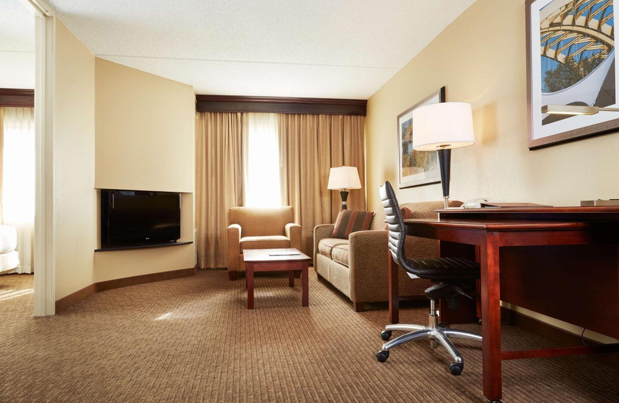 Doubletree Suites By Hilton Hotel Cincinnati - Blue Ash Шаронвілл Екстер'єр фото