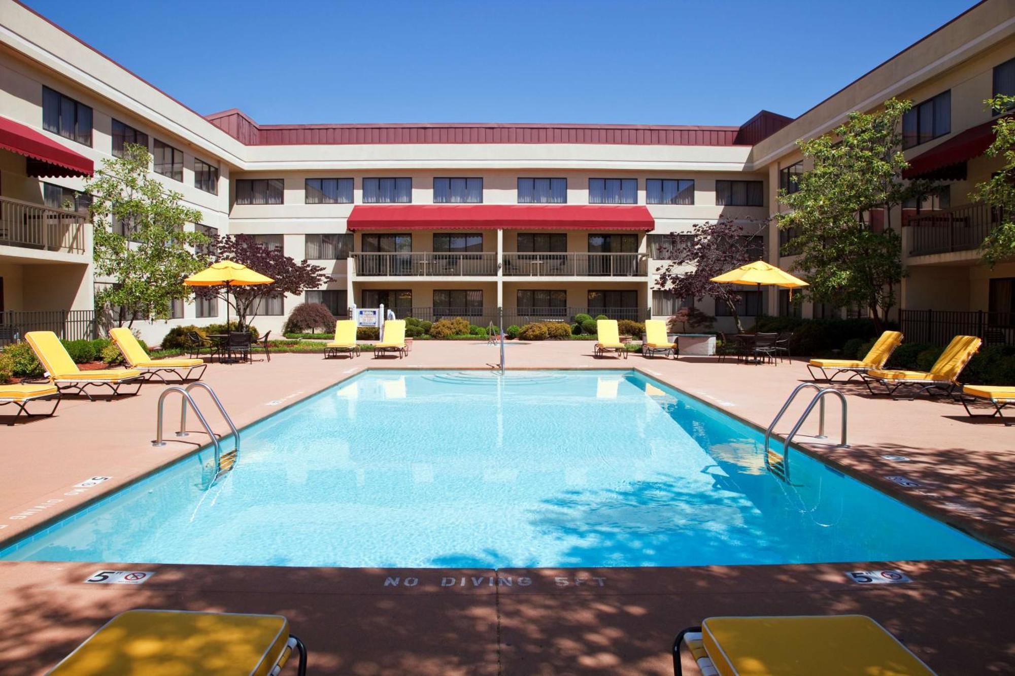 Doubletree Suites By Hilton Hotel Cincinnati - Blue Ash Шаронвілл Екстер'єр фото
