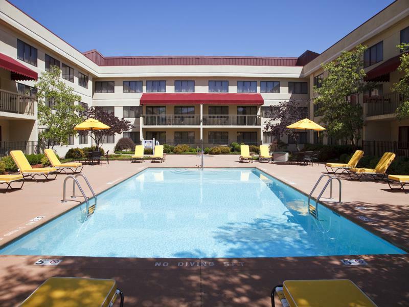 Doubletree Suites By Hilton Hotel Cincinnati - Blue Ash Шаронвілл Екстер'єр фото